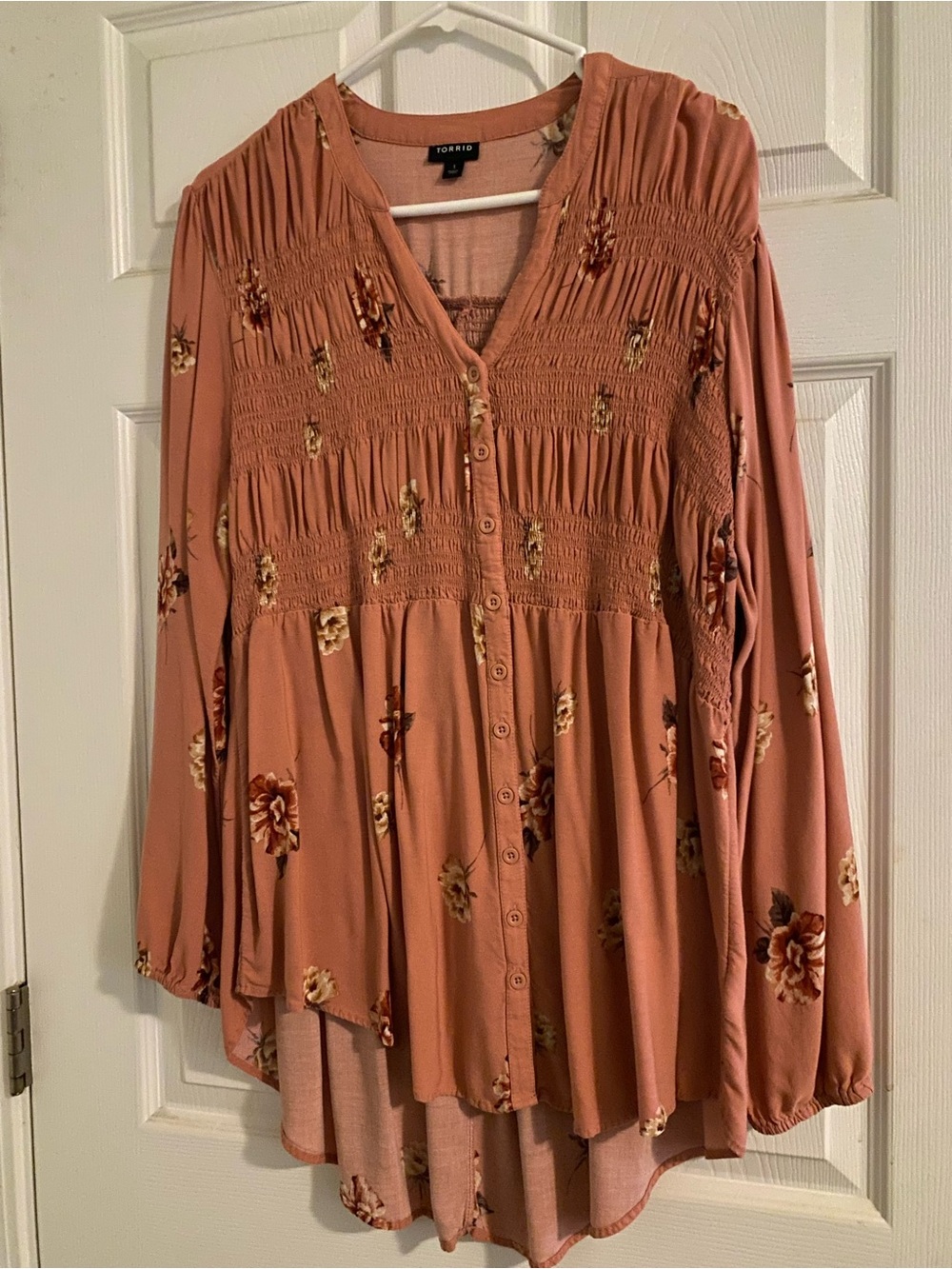 TORRID Mauve Floral Smocked Button-Front Hi-Lo Blouse Size 1x Plus Size
